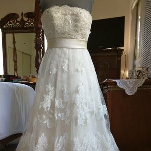 NEW WITH TAGS.Casablanca Wedding dress